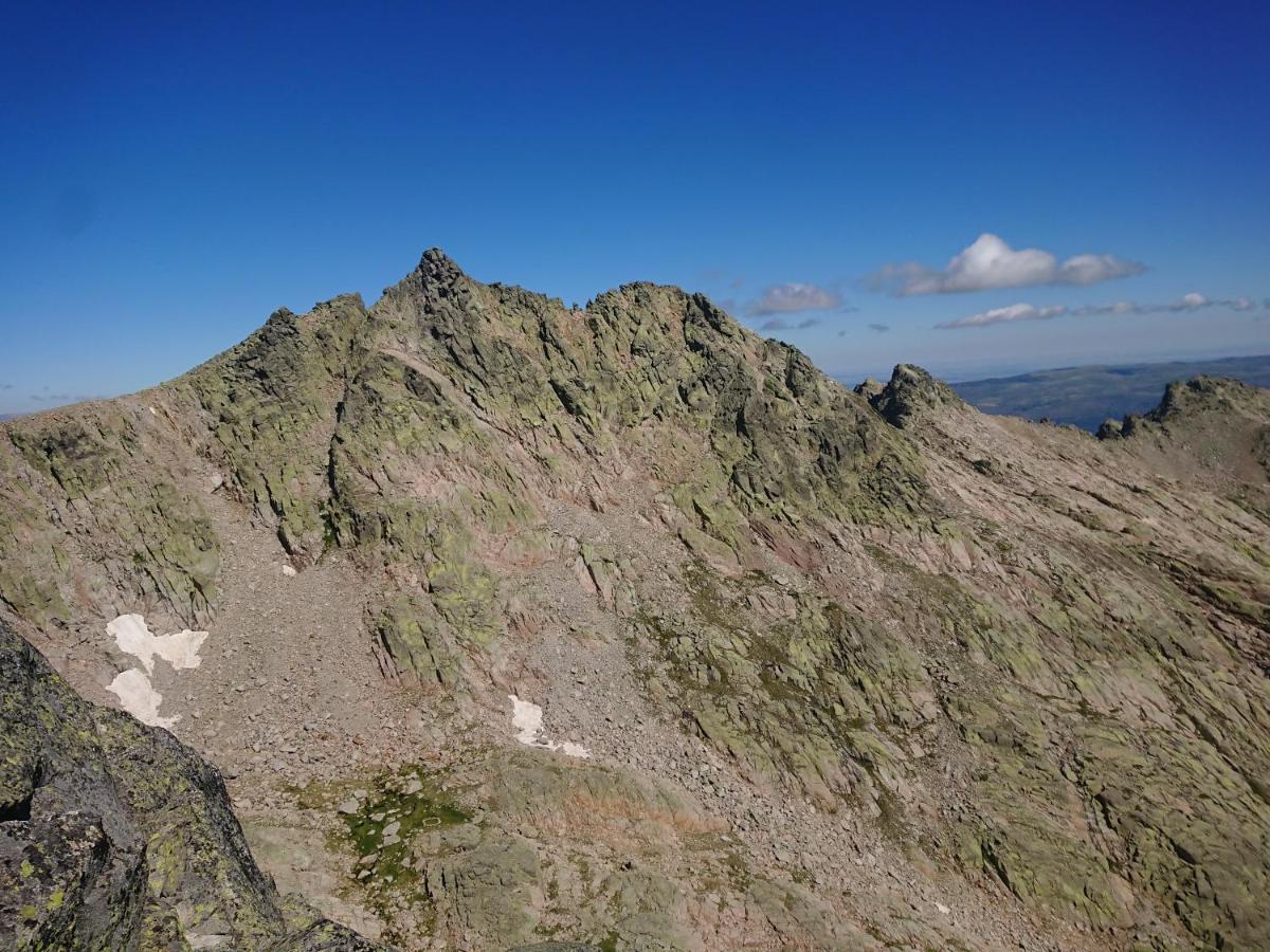 Cara Norte De Gredos オヨス・デル・エスピーノ エクステリア 写真