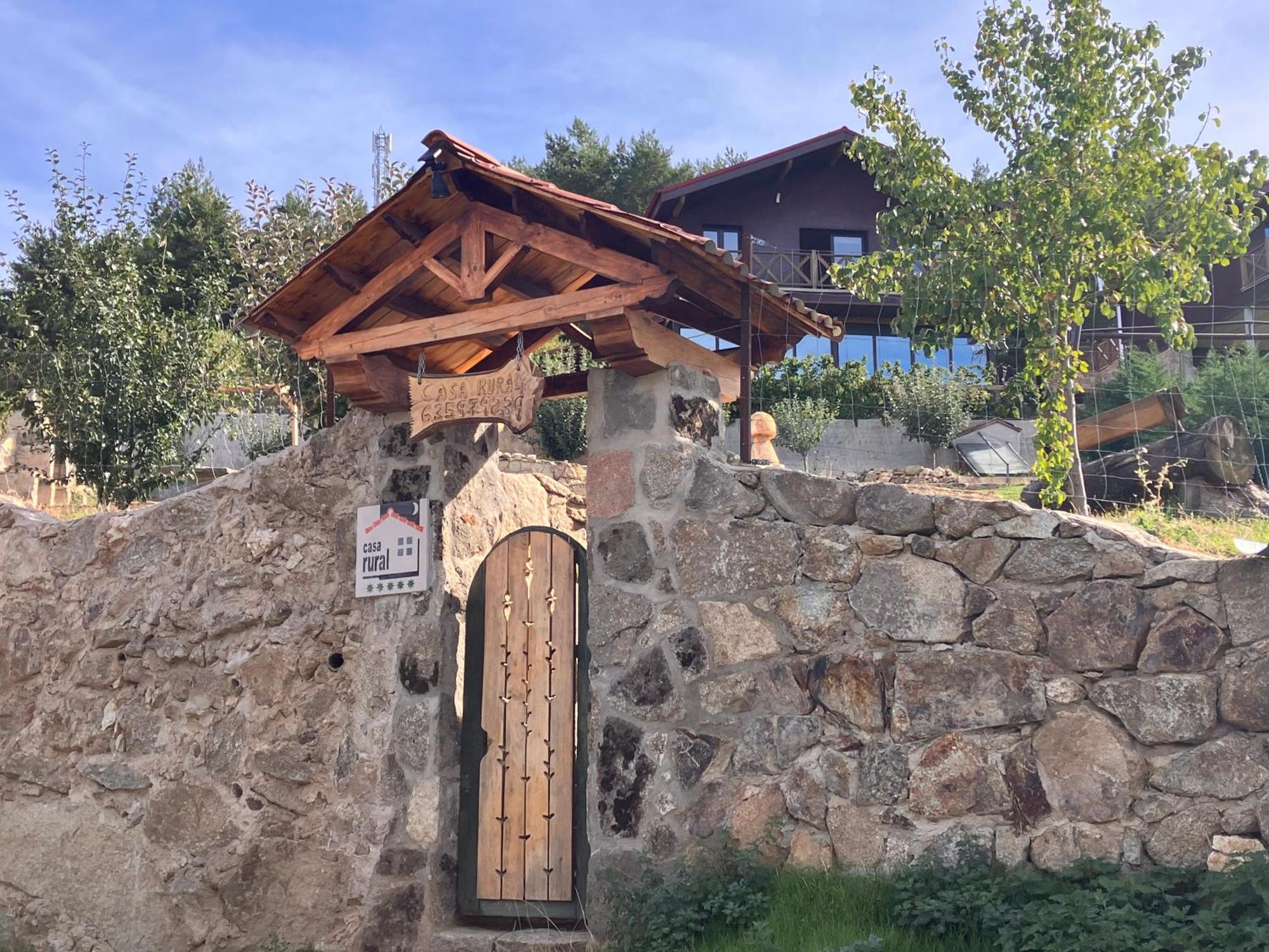 Cara Norte De Gredos オヨス・デル・エスピーノ エクステリア 写真